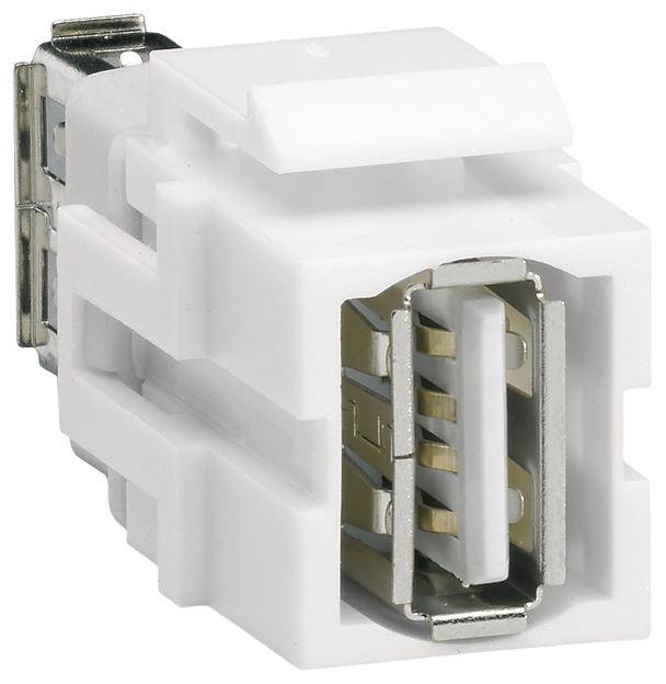 Ein weißer USB-Anschlussadapter, rechteckige Form, zeigt die Metallkontakte innerhalb.