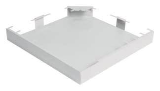 Eine quadratische, flache Abdeckung aus Metall mit offenen Kanten und Halterungen an jeder Ecke, wahrscheinlich eine Deckenplatte.