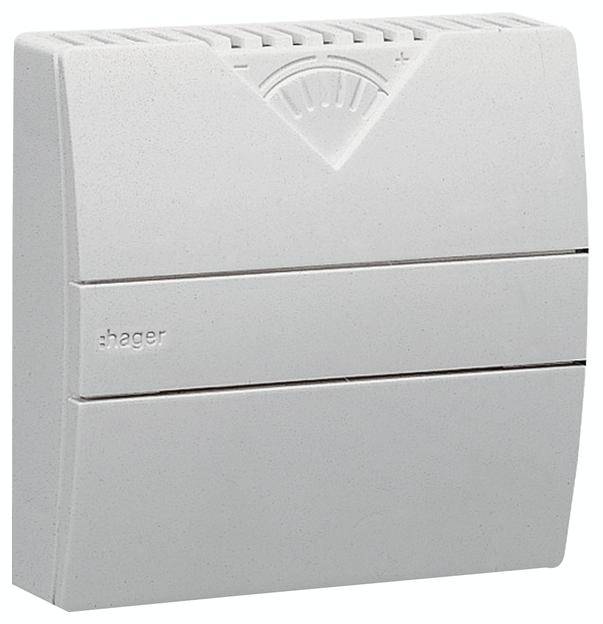 Ein weißer, quadratischer Hager-Raumthermostat mit Temperaturanzeige auf der Oberseite zur Regulierung der Raumtemperatur.