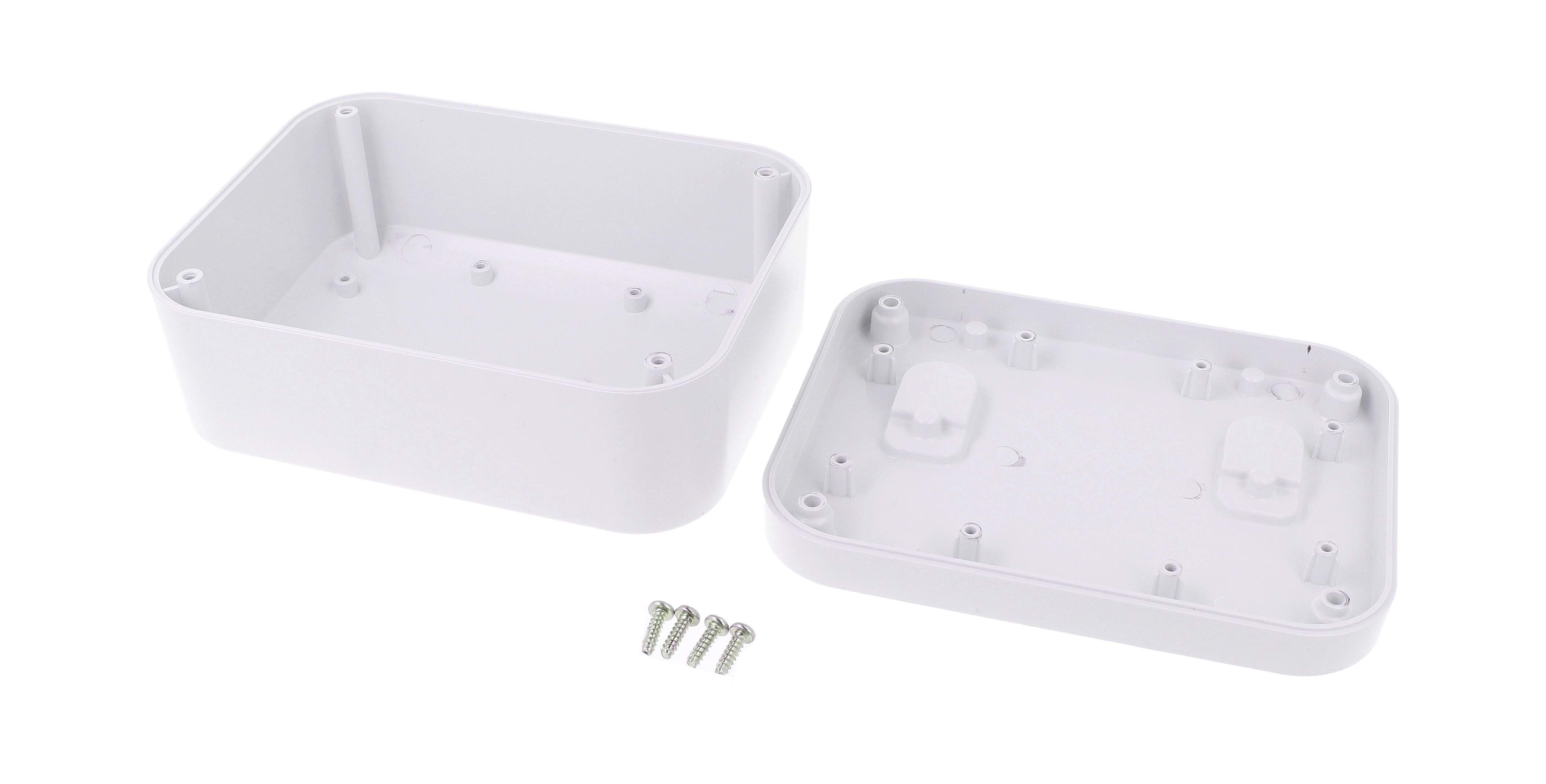 Offenes weißes Kunststoffgehäuse mit abnehmbarem Deckel und vier Schrauben.