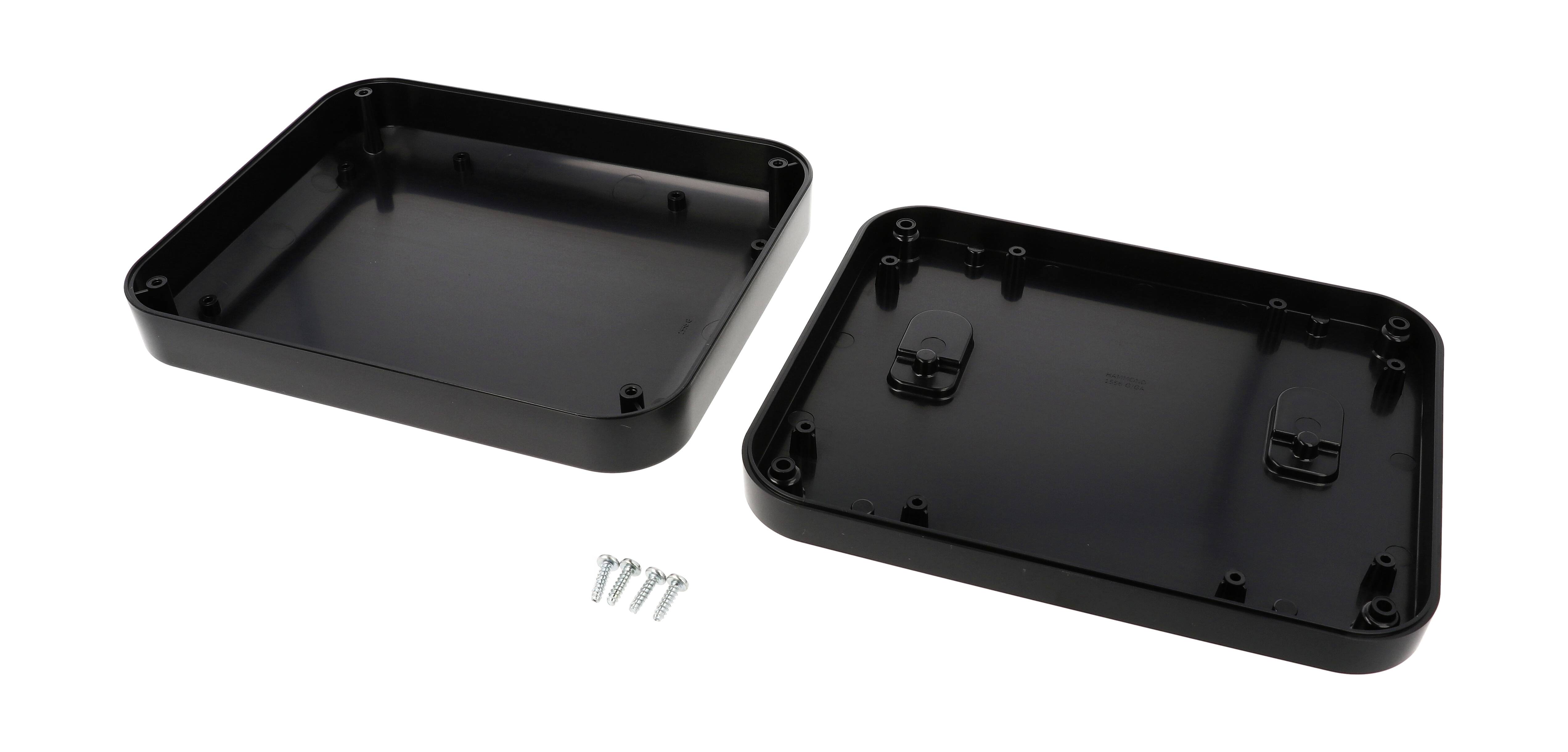 Zweiteilige schwarze Kunststoffbox mit abnehmbarem Deckel, vier Schrauben zur Befestigung auf einer glatten Oberfläche.