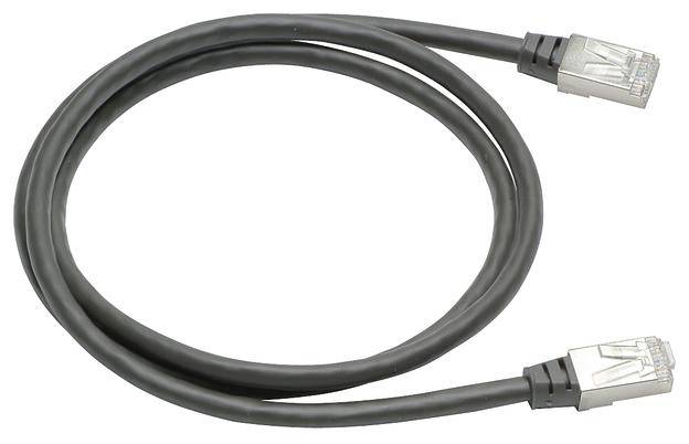 Ein schwarzes Netzwerkkabel mit zwei Ethernet-Steckern, spiralförmig aufgerollt. Essenziell für Internetverbindungen.