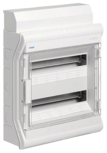Elektrischer Verteilerkasten mit transparenten Türen und mehreren Reihen für Schaltkreise, an einer Wand montiert.