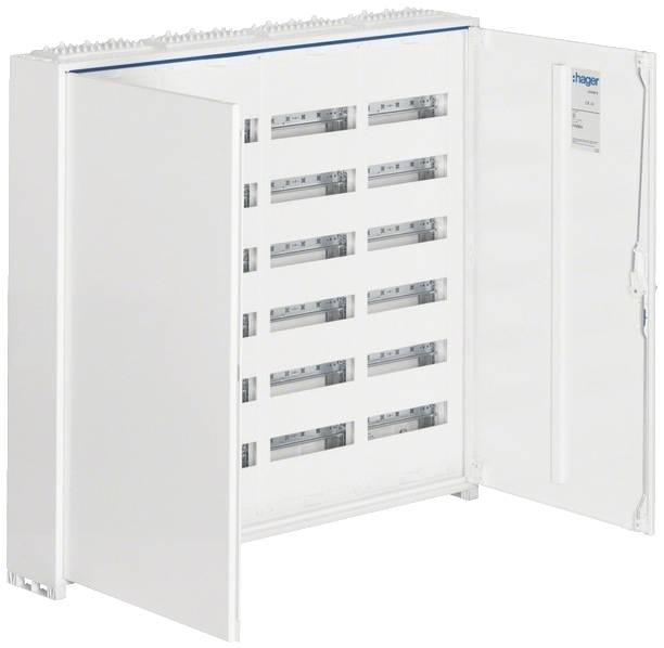 Ein geöffneter Schaltschrank mit mehreren Sicherungen und elektrischen Komponenten, geeignet für die Haus- oder Gebäudeverkabelung.