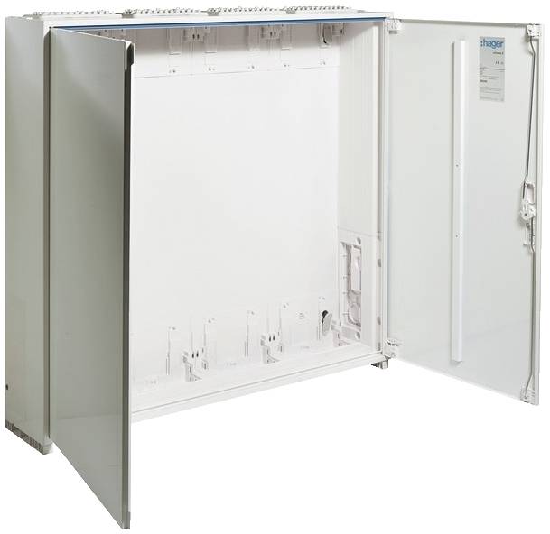 Leerstehender Schaltschrank mit zwei geöffneten Türen, bereit für die Installation von elektrischen Komponenten.