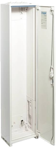 Ein weißer, offener Verteilerkasten mit transparenten Türen und Hager-Logo, zur sicheren Unterbringung von elektrischen Schalteinrichtungen.