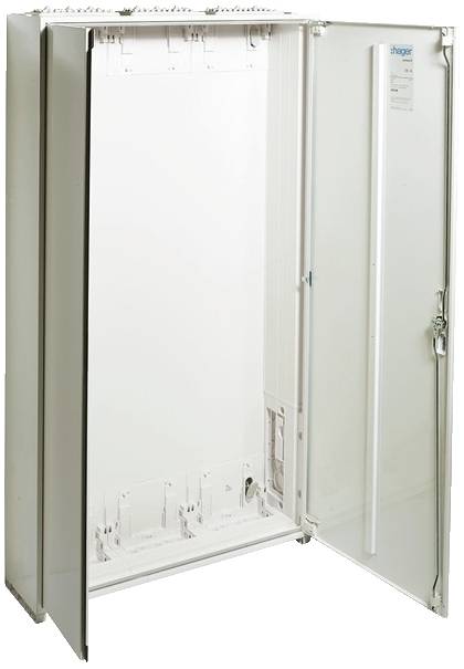 Weißer, leerer Schaltschrank mit geöffneter Tür, geeignet zur Montage von elektrischen Komponenten.