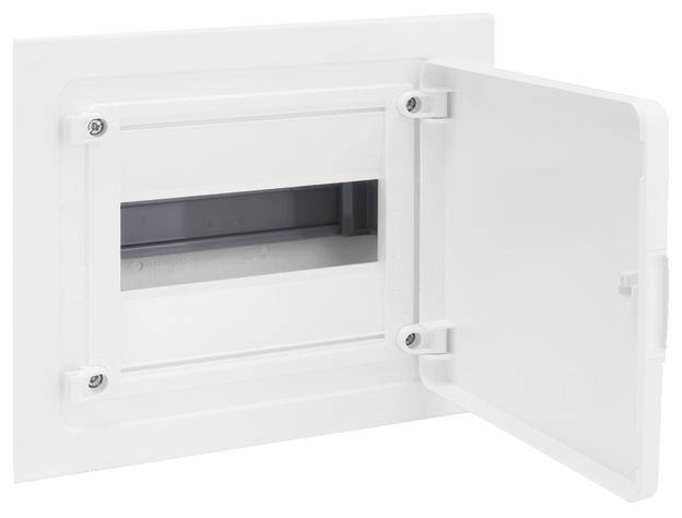 Weiße Verteilerbox mit geöffneter Tür, zeigt ein leeres Fach zur Installation von elektrischen Komponenten, an der Wand montiert.