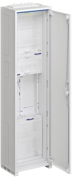 Ein geöffneter, schlanker Kühlschrank mit mehreren transparenten Ablagefächern und zwei herausnehmbaren Körben.