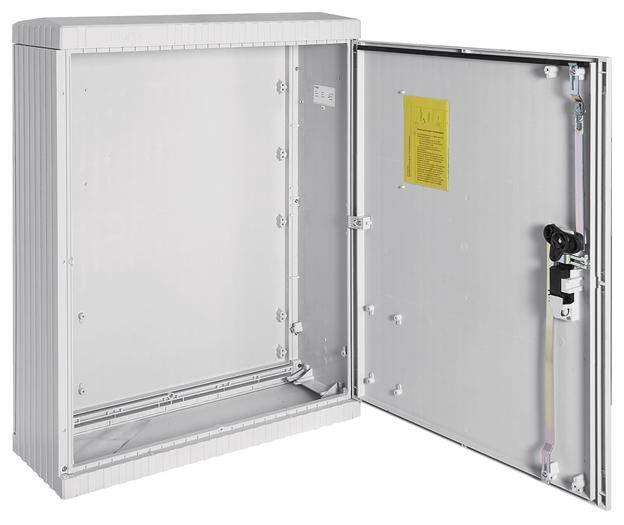 Ein offener, leerer Schaltschrank aus Metall mit sichtbaren Scharnieren und Verschlussmechanismus an der rechten Tür. Ideal für elektrische Installationen.