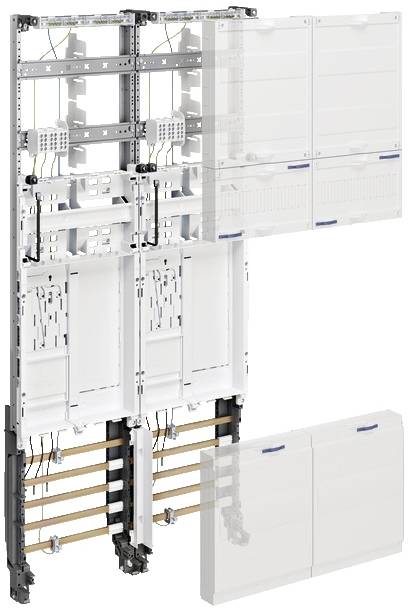 Diagramm einer elektrischen Schalttafelmontage mit verschiedenen Komponenten und Anschlüssen, die den Aufbau und die Verkabelung zeigen.