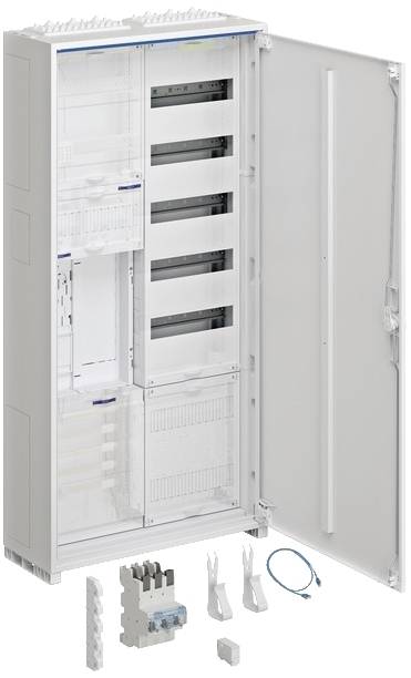 Geöffneter grauer Verteilerkasten mit mehreren Regalebenen, Elektronikteilen und Kabeln. Dient zur Organisation von elektronischen Komponenten.
