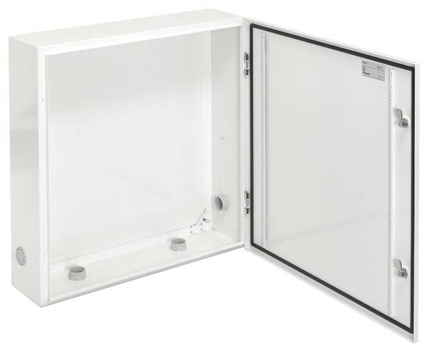 Metallgehäuse mit geöffneter Tür, sichtbar sind Dichtungen und diverse Befestigungspunkte. Geeignet für Elektroinstallationen.
