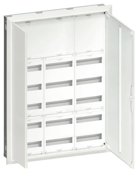 Ein geöffneter Schaltschrank mit mehreren Fächern und Leitungen, bereit für Installation von elektrischen Komponenten.