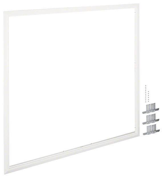 Ein weißer Fensterrahmen mit Montageschrauben und Halterungen rechts daneben. Geeignet zur Installation oder zum Austausch von Fensterverglasungen.
