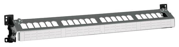 Ein leerer Patchpanel-Rahmen mit 24 Ports für den Einbau in Netzwerkverkabelungssysteme, aus Metall und Kunststoff, ohne Kabel.