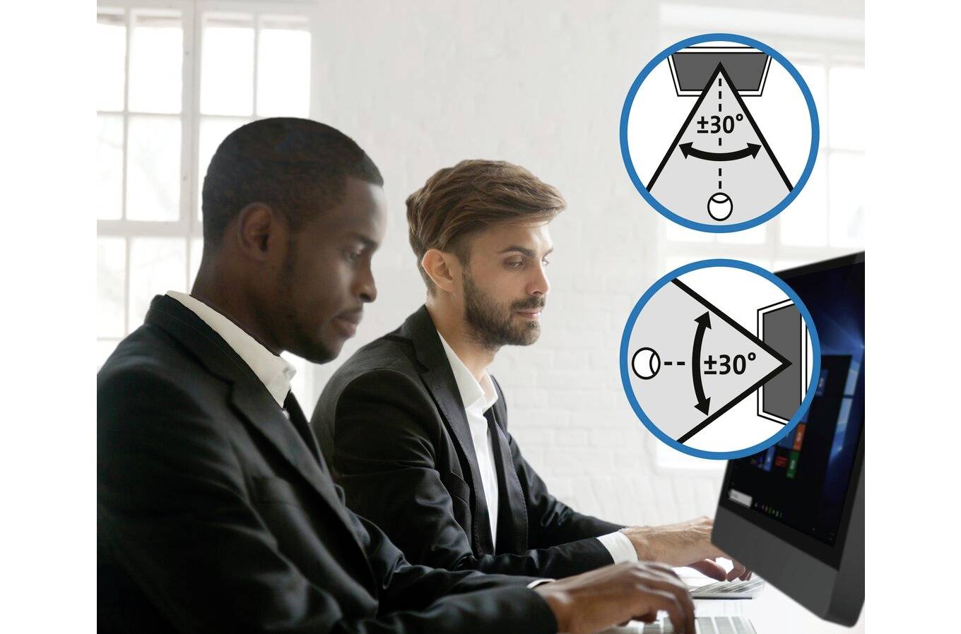 Zwei Männer arbeiten konzentriert an Computern. Überlagerte Symbole zeigen den maximalen Sichtwinkel von ±30° an.