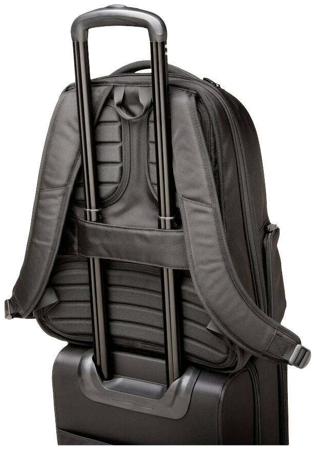 Ein schwarzer Rucksack wird über den Griff eines Rollkoffers gestülpt, zeigt integriertes Halteband und gepolsterte Riemen.