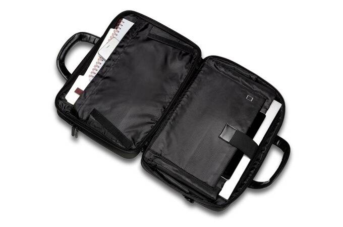 Geöffnete schwarze Laptop-Tasche mit zwei Fächern, links ein Notizblock, rechts ein Fach für den Laptop.
