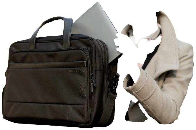 Eine Person in einem hellen Mantel steckt einen Laptop in eine schwarze Aktentasche.