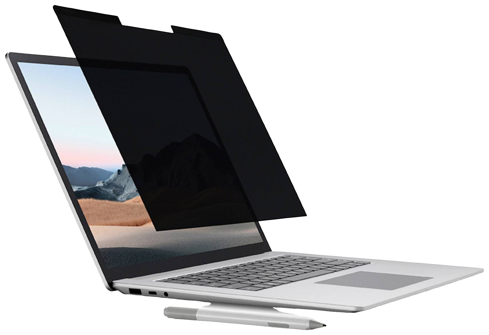 Ein Laptop mit einem montierten Sichtschutzfilter, der das Display vor seitlichem Einblick schützt. Ein Stift liegt vor dem Gerät.