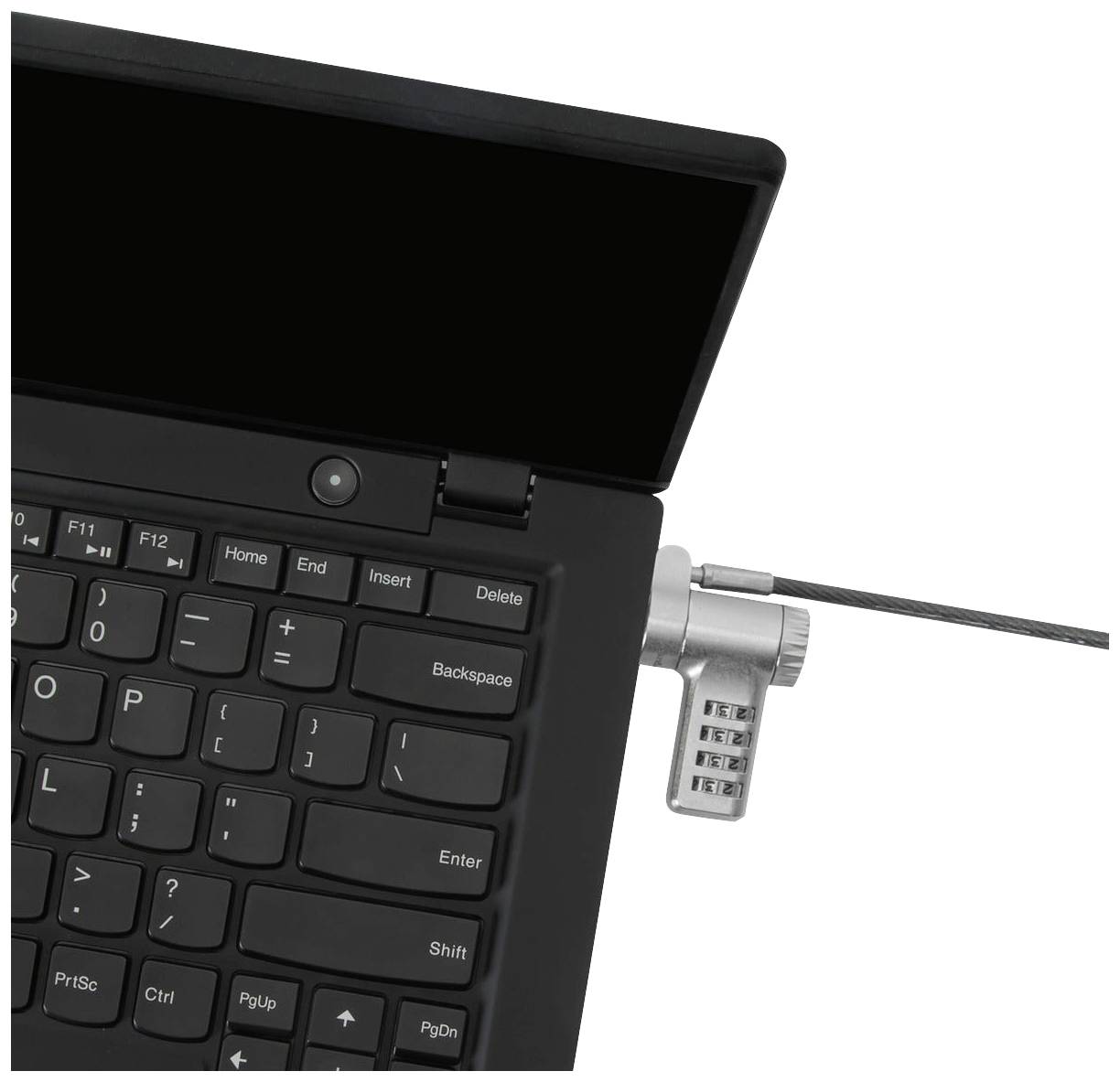 Laptop mit geöffnetem Bildschirm und angeschlossenem Zahlenschloss, das an einem Kabel befestigt ist.