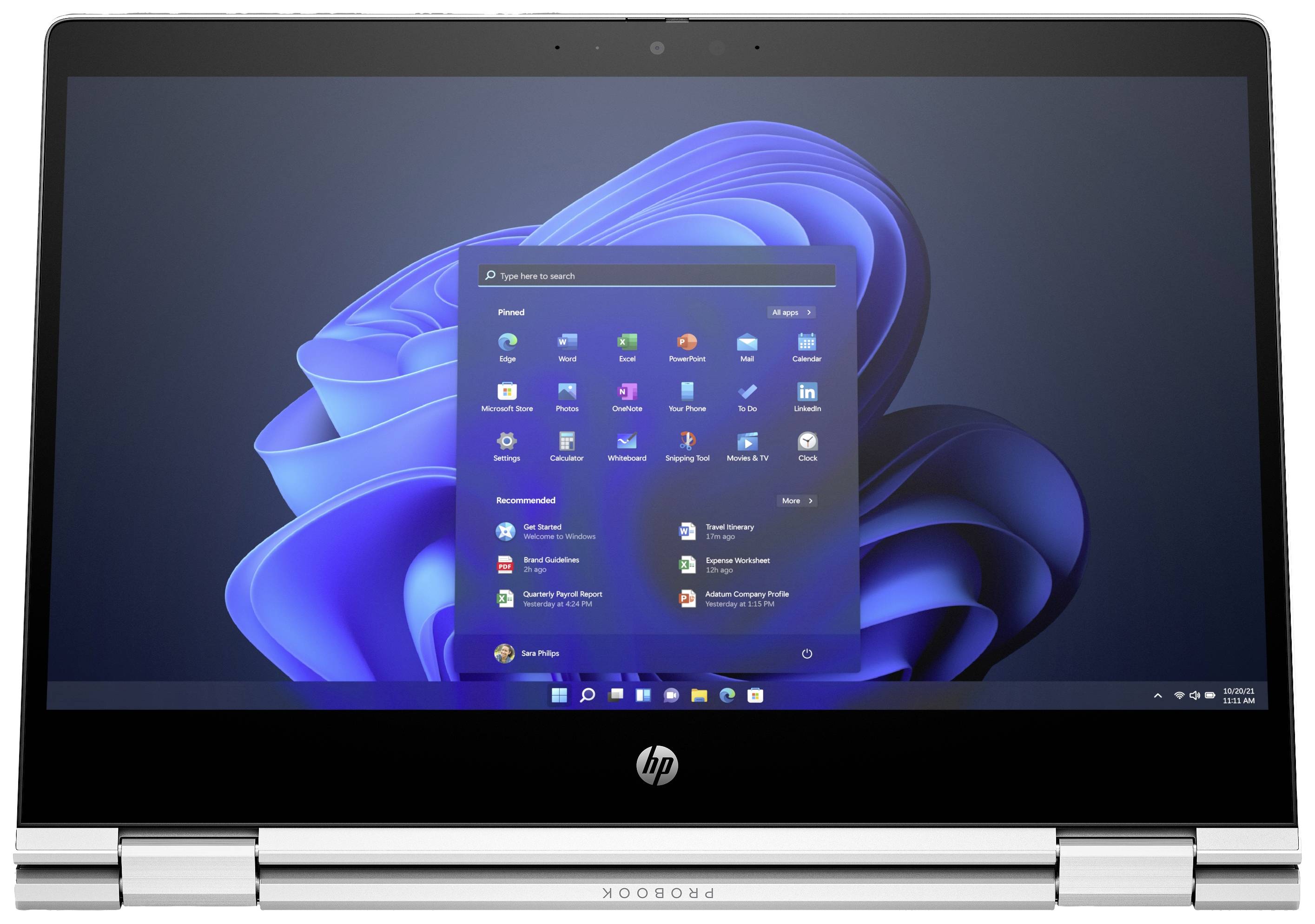 Ein Laptop mit geöffneter Windows-Oberfläche. Der Bildschirm zeigt das Startmenü mit mehreren App-Symbolen vor einem blauen Hintergrund.