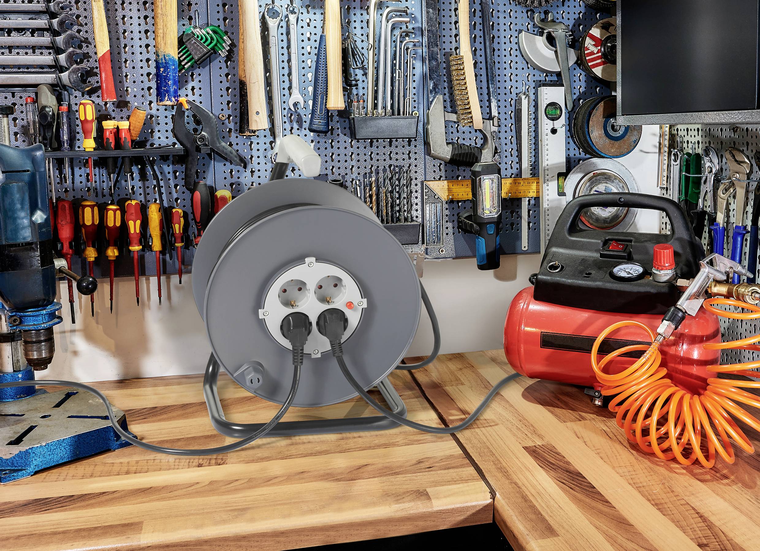 Sygonix SY-5655926 Kabeltrommel 25m Schwarz Schutzkontakt-Stecker