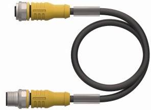 Ein gelbes Kabel mit Steckverbindern an beiden Enden, die mit silberfarbigen Metallhülsen abschließen, in einer losen Schlaufe gelegt.