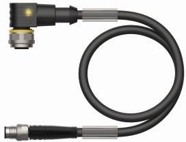 Ein schwarzes, gewundenes Kabel mit zwei verschiedenen Steckverbindern an den Enden, geeignet für elektrische Anschlüsse.