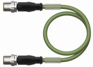 Grünes Verbindungskabel mit schwarzen Steckern an beiden Enden, liegt in einer leichten Kurve.