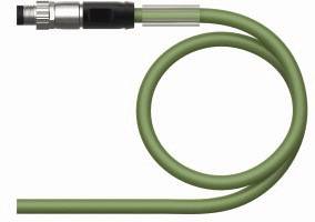 Grünes Kabel mit Metallstecker, spiralig gebogen. Technisches Zubehör, eventuell für Elektroanschlüsse.