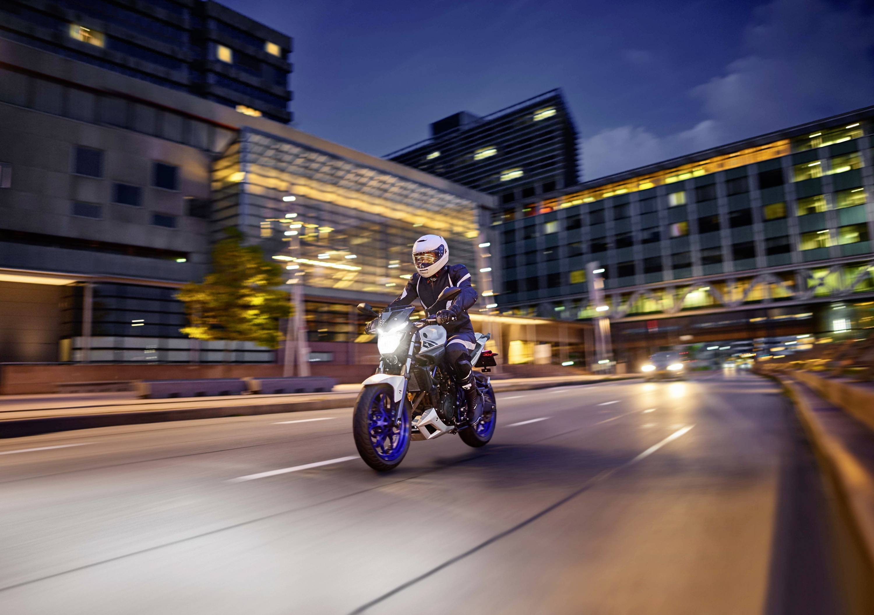 Philips Automotive 12636WVUBW Halogen Leuchtmittel WhiteVision Ultra HS1 35/35W 12V