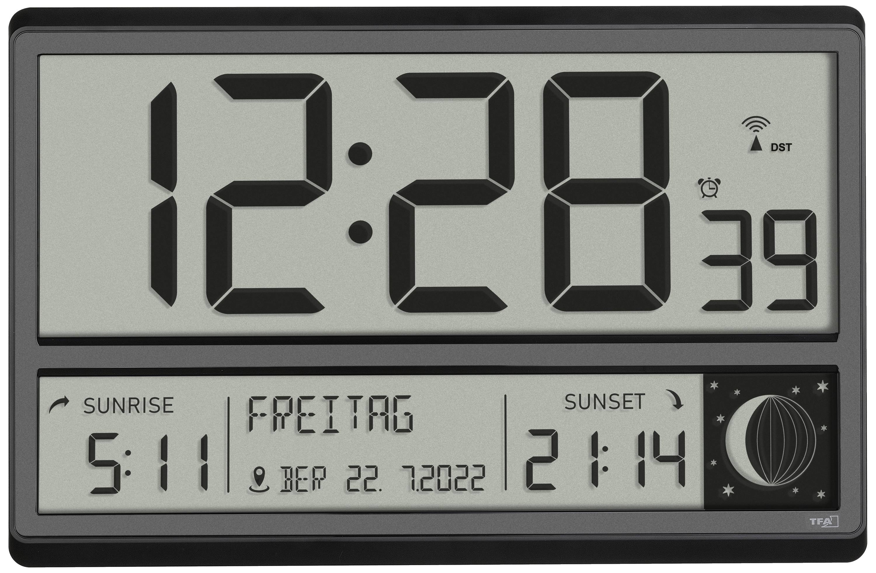 Digitale Wanduhr zeigt die Uhrzeit 12:28, das Datum Freitag, 22. Juli 2022, Sonnenaufgang um 5:11 und Sonnenuntergang um 21:14.
