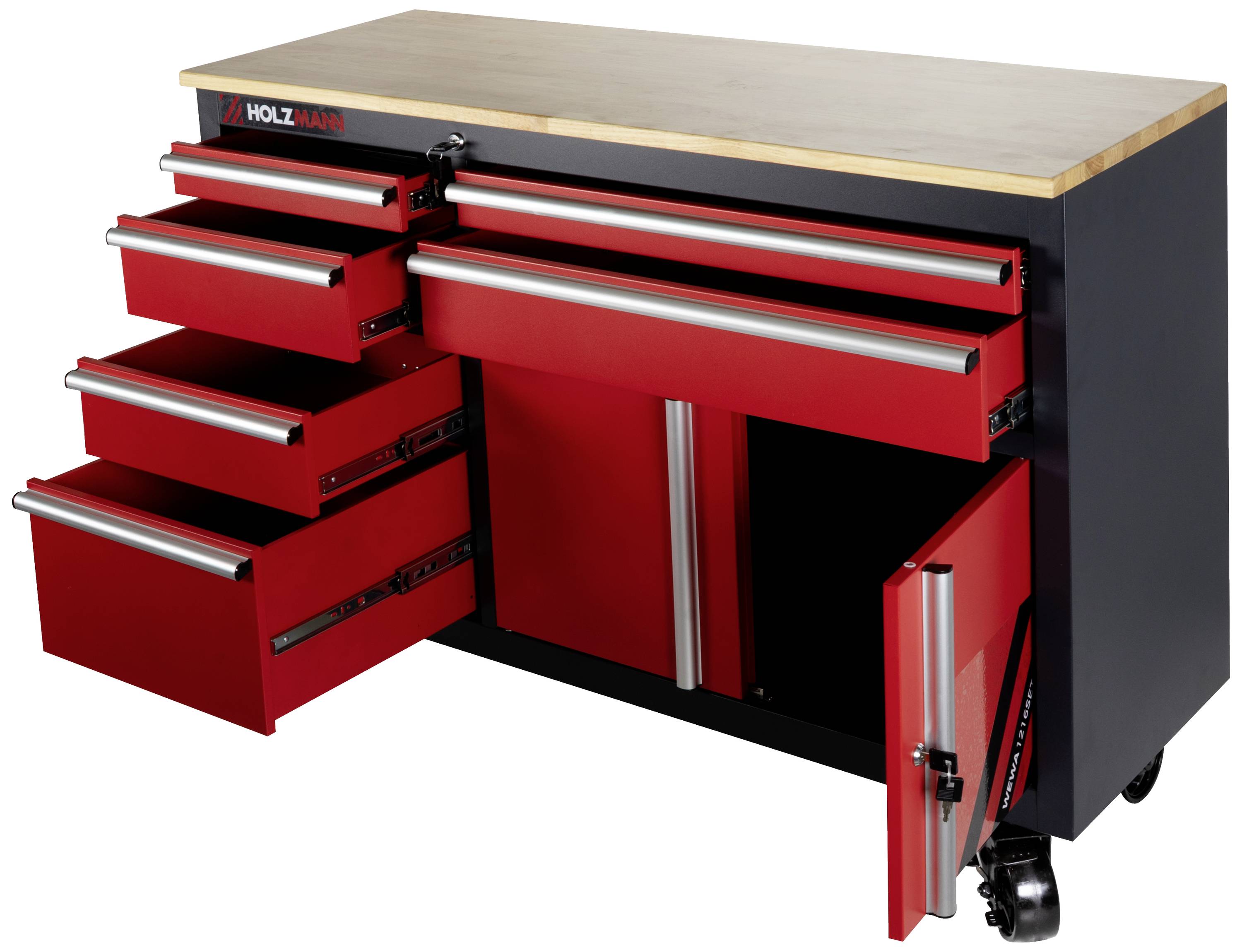 Ein schwarzer Werkzeugwagen mit Holzplatte, drei offenen roten Schubladen links, zwei geschlossenen Schubladen rechts und einer geöffneten Tür unten rechts.