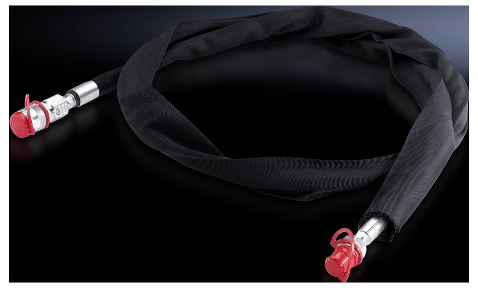 Schwarzes, gefaltetes Schlauchband mit roten Verschlusskappen an jedem Ende, auf einem dunklen Hintergrund liegend.