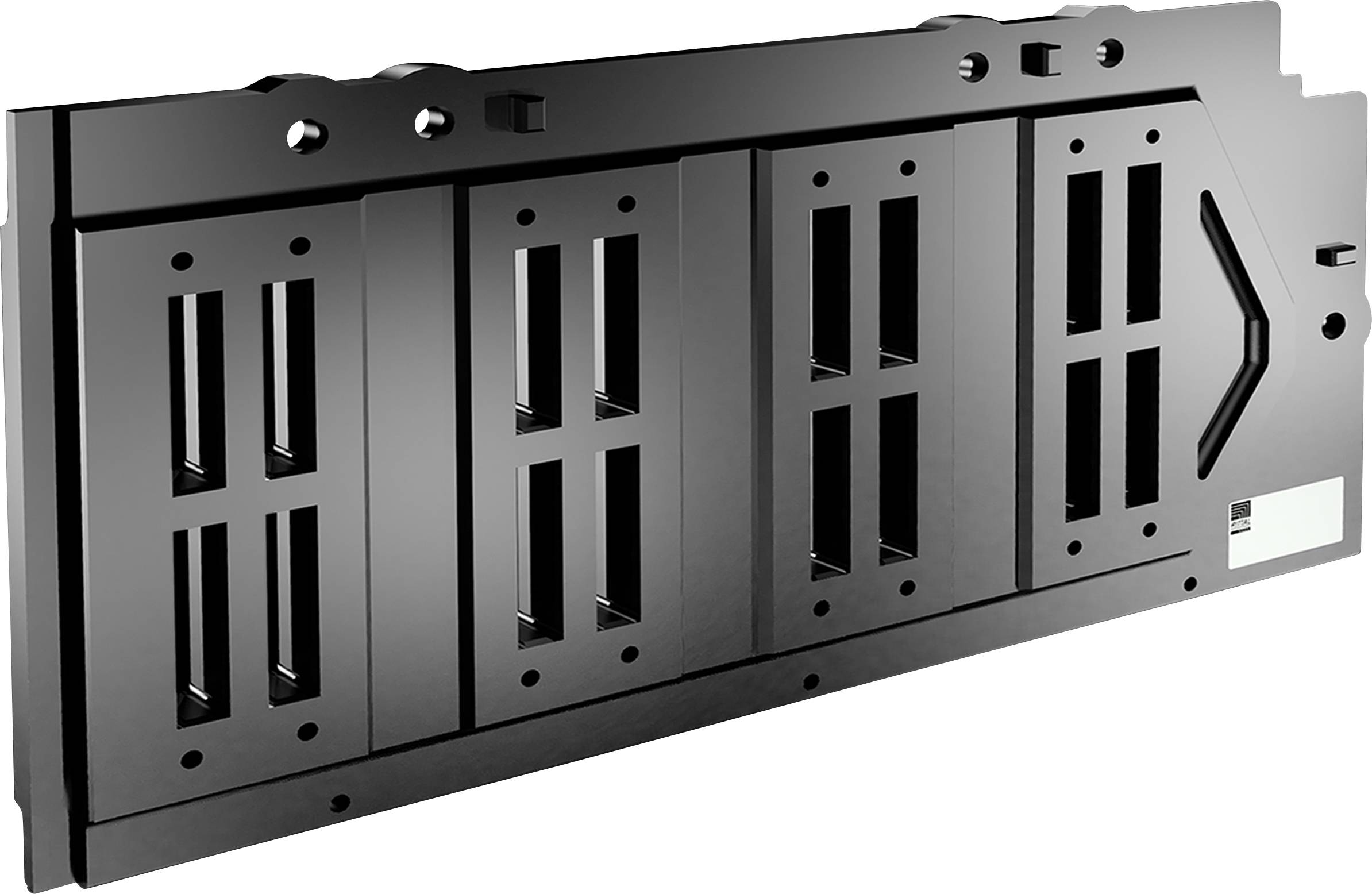 Eine schwarze, rechteckige Metallplatte mit mehreren vertikalen Schlitzen, vermutlich ein technisches oder mechanisches Bauteil.