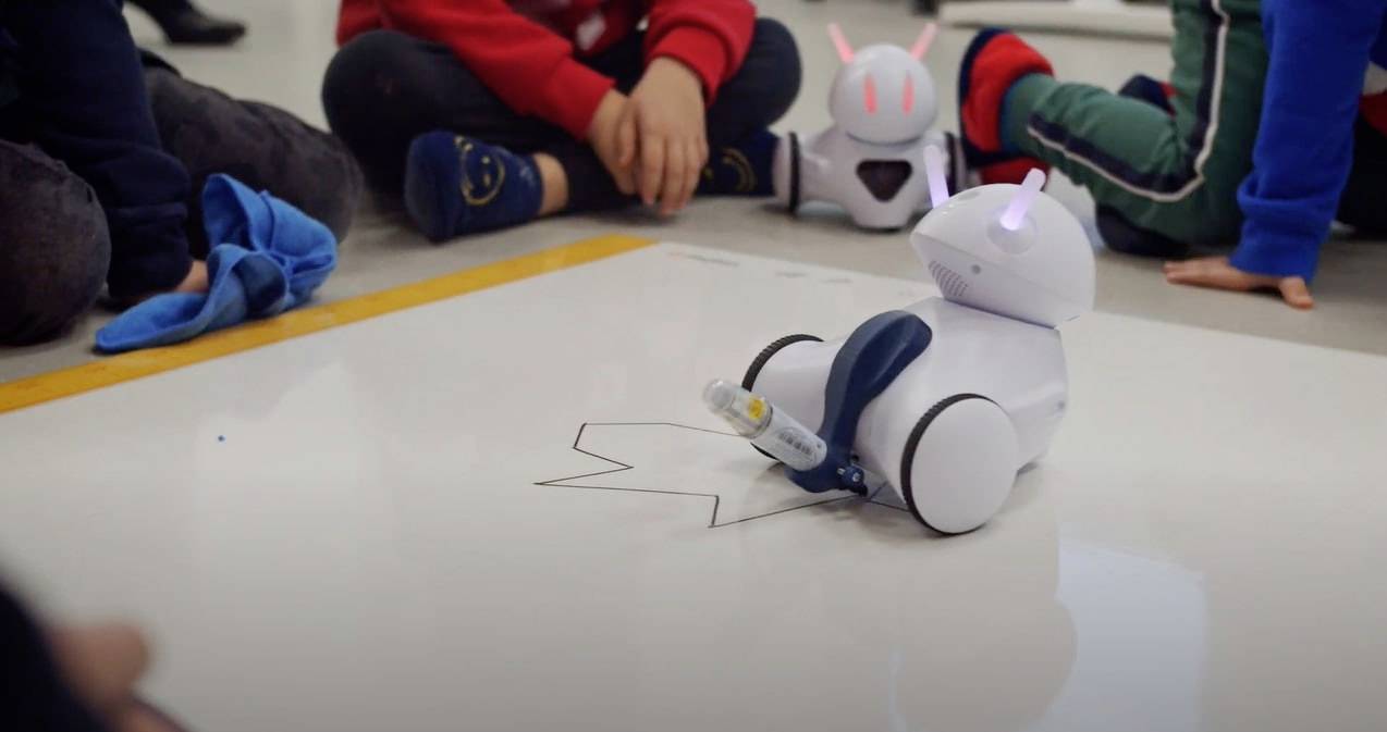 Photon Roboter Fertiggerät PE-UEE Umwelt & Erneuerbare Energien