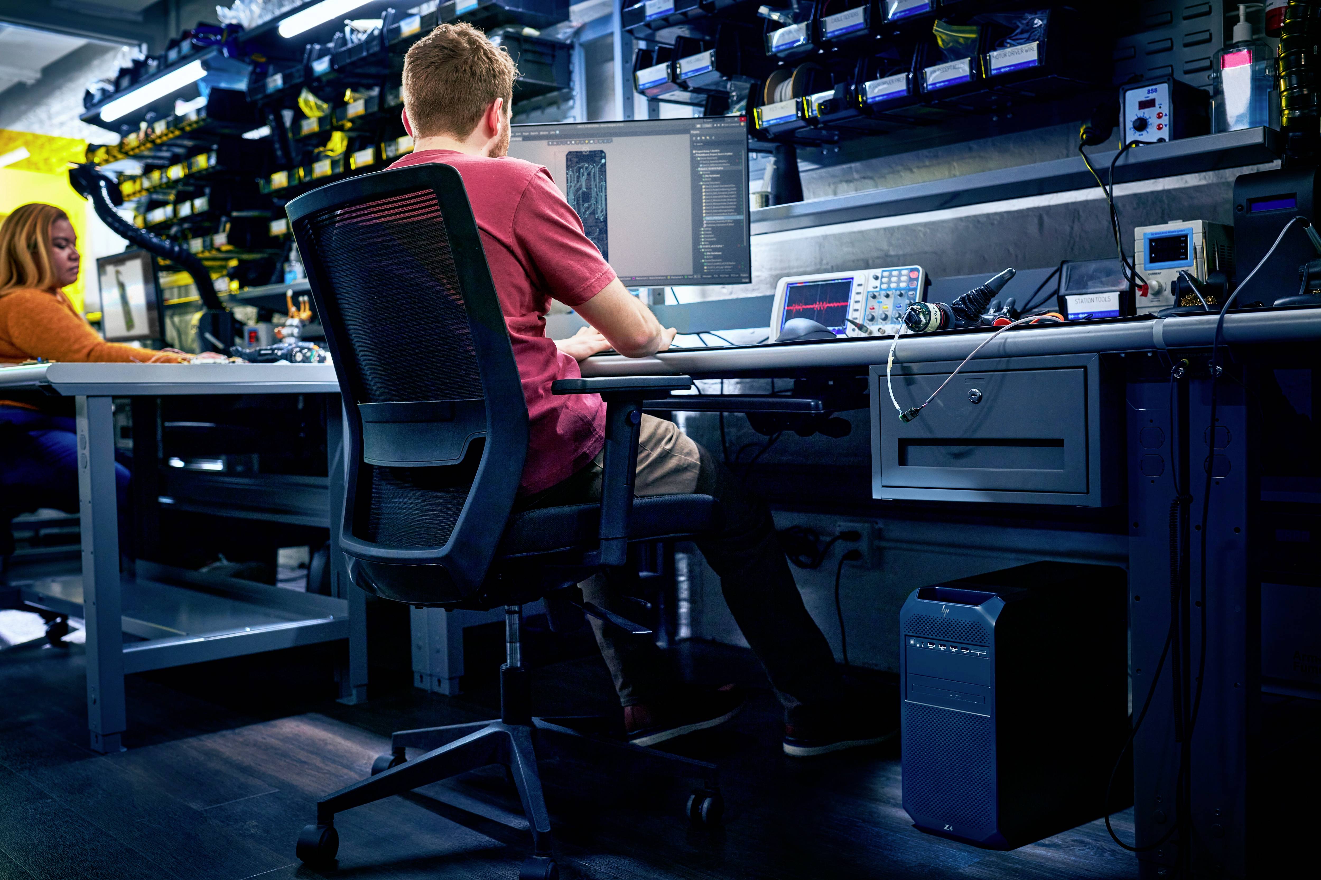 HP Workstation Z4 G5 Intel® Xeon® W w3-2425 4.2 GHz 32 GB RAM 512 GB SSD Nvidia RTX A2000 12 GB GDDR6 Win 11 Pro 5E8E1EA#ABD