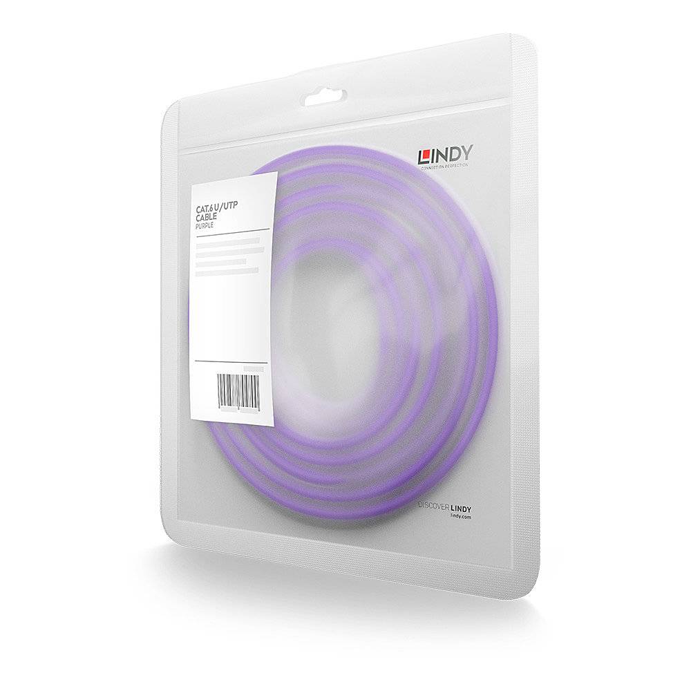Ein lilafarbenes Ethernet-Kabel in einer transparenten Verpackung von Lindy, im Einzelhandel, rechteckiges Design mit Etikett.