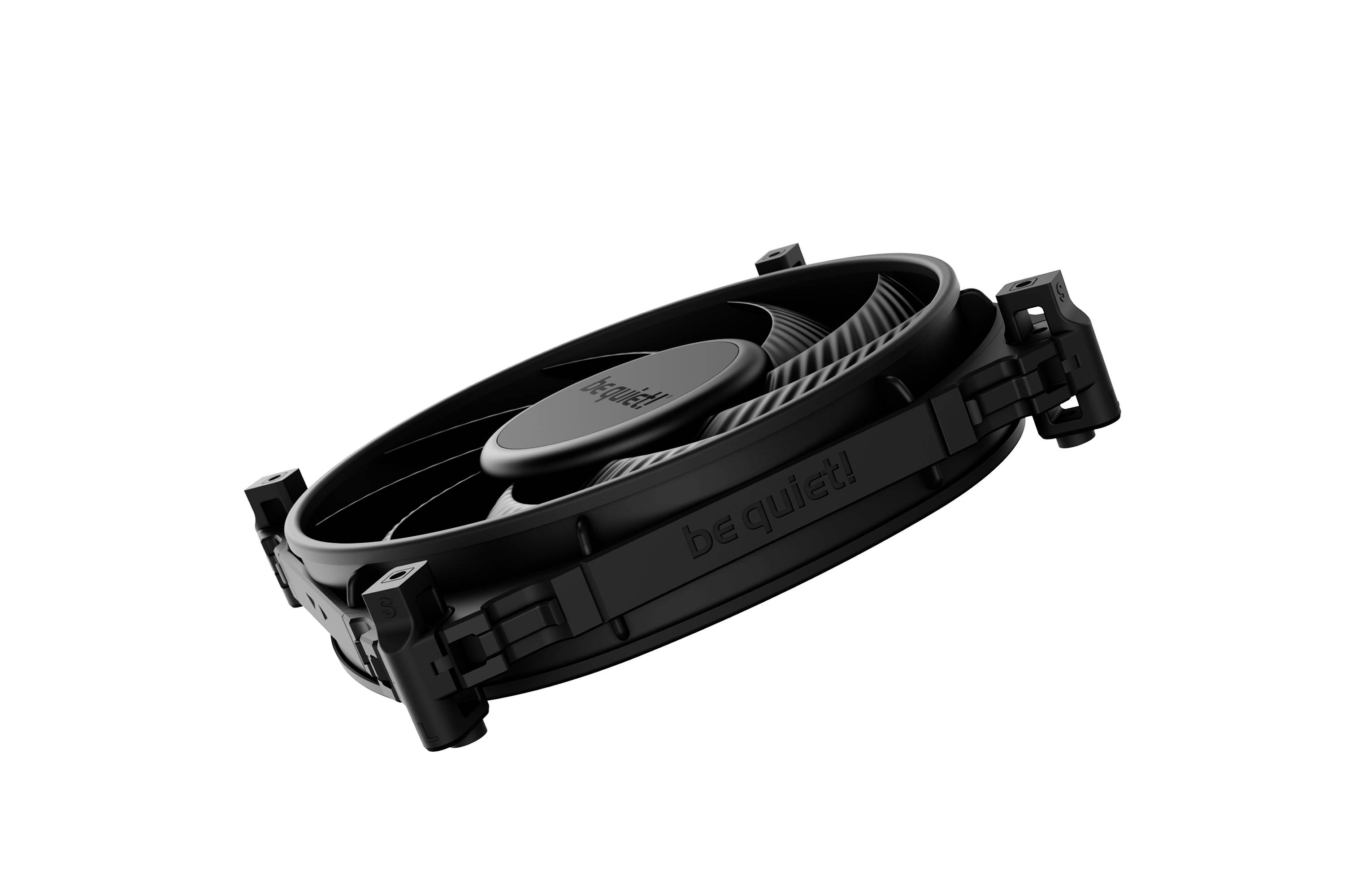 Schwarzer Computer-Lüfter von be quiet! in Draufsicht, zeigt markantes Design mit Lüfterblättern und Gehäusebefestigungen.