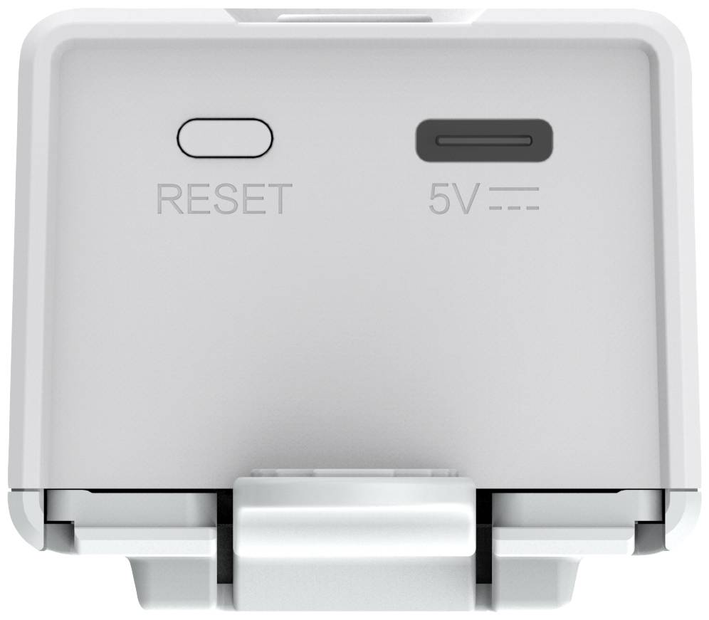 Ein Gerät mit einem Reset-Knopf und einem 5V-Anschluss.