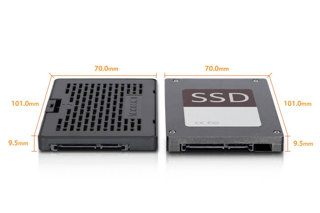 Zwei SSD-Festplatten in Front- und Seitenansicht; beide sind 70,0 mm breit, 101,0 mm hoch und 9,5 mm tief.