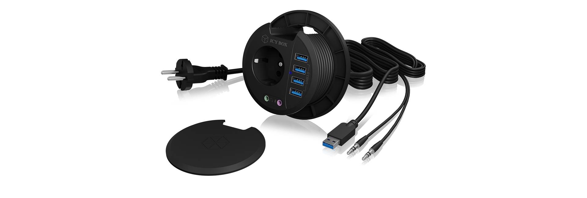 Elektrische Tischsteckdose mit einer Schuko-Buchse, vier USB-Anschlüssen und zwei Kabeln. Geeignet zur Stromversorgung und Datenverbindung.