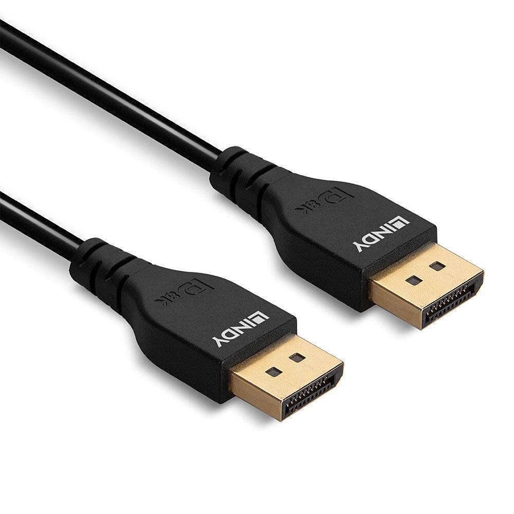 Zwei schwarze DisplayPort-Kabel mit vergoldeten Anschlüssen, liegen parallel zueinander auf weißem Hintergrund.