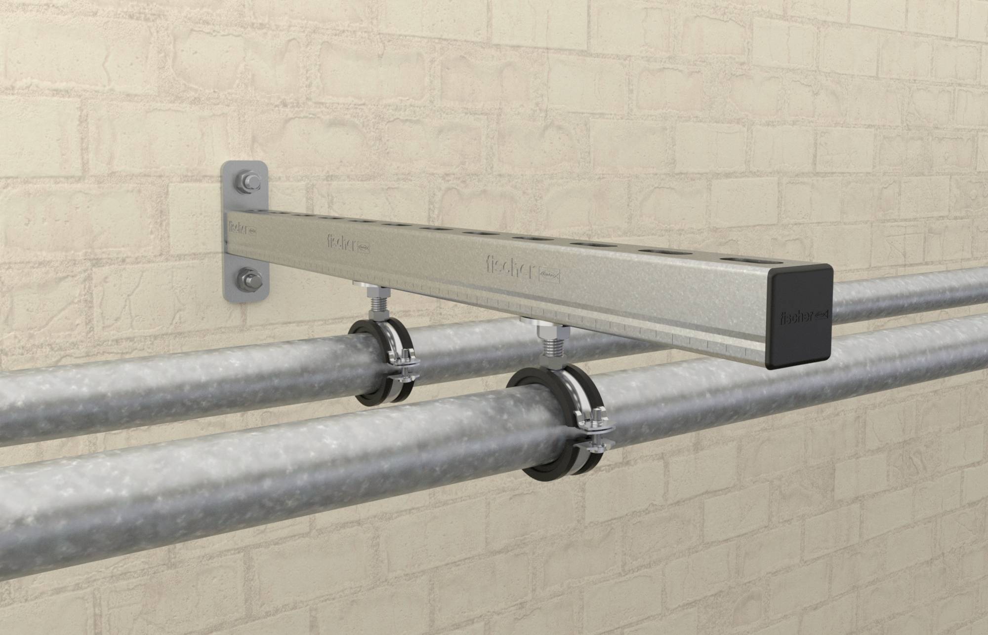 Zwei parallel verlaufende Metallrohre sind mit Klammern an einer Wandhalterung befestigt. Die Wand hat eine Ziegeloptik.