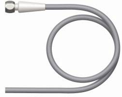 Graues, spiralförmiges Kabel mit einem weißen Anschlussende, das quer über den Hintergrund verläuft.
