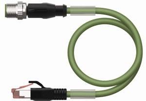 Grünes Ethernet-Kabel, rechts mit RJ-45-Stecker, links mit industriellem M12-Stecker, geeignet für Netzwerkverbindungen.