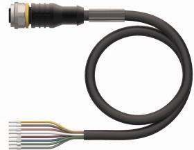 Ein schwarzes, spiralförmiges Kabel mit einem Stecker an einem Ende und mehreren bunten Drähten am anderen Ende.