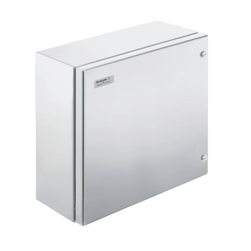 Metallschrank mit rechteckiger Form, geschlossen, mit silberner Oberfläche und kleiner Plakette auf der Vorderseite.